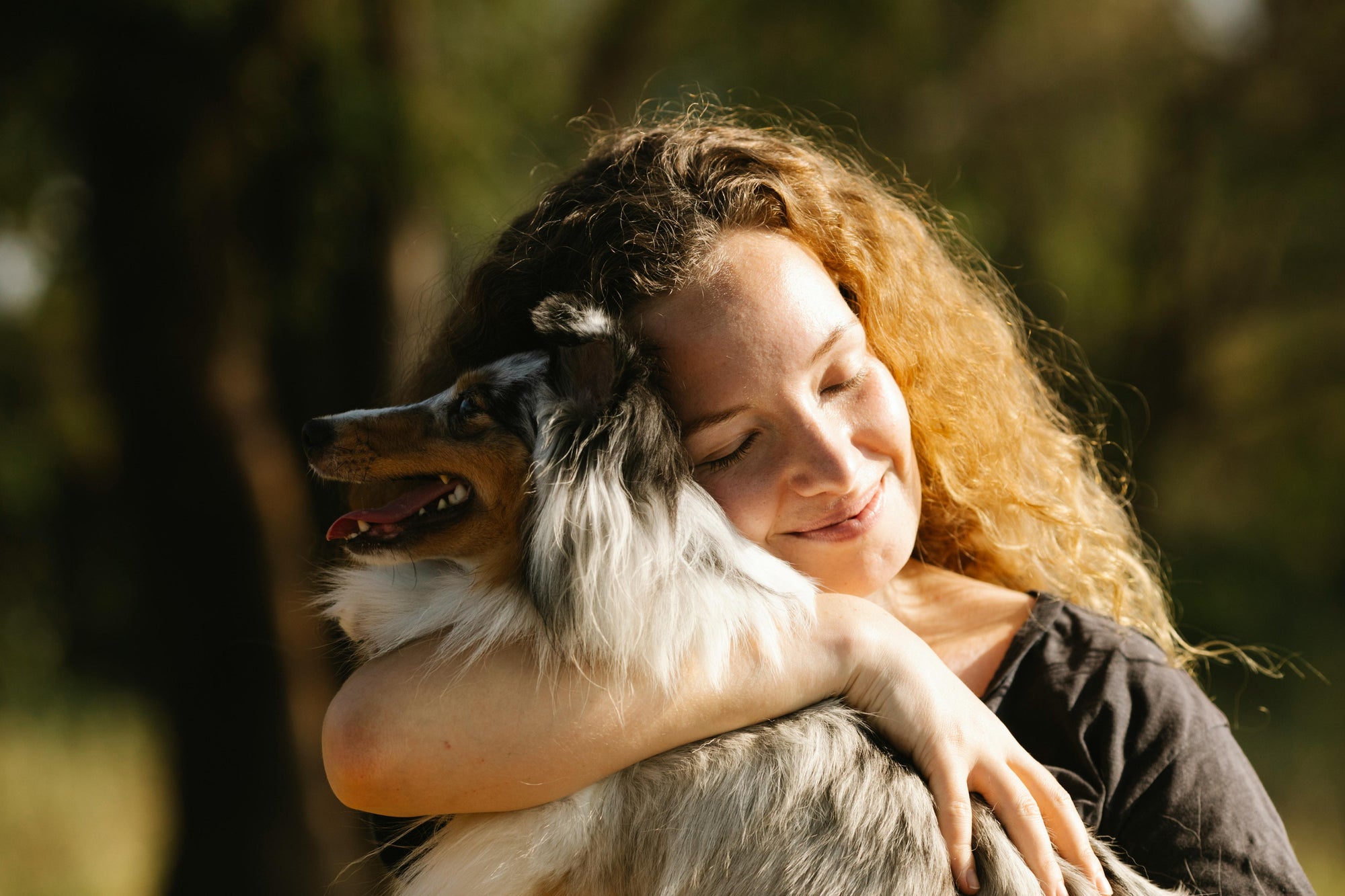 Dog parent hugging it's dog to help with anxiety